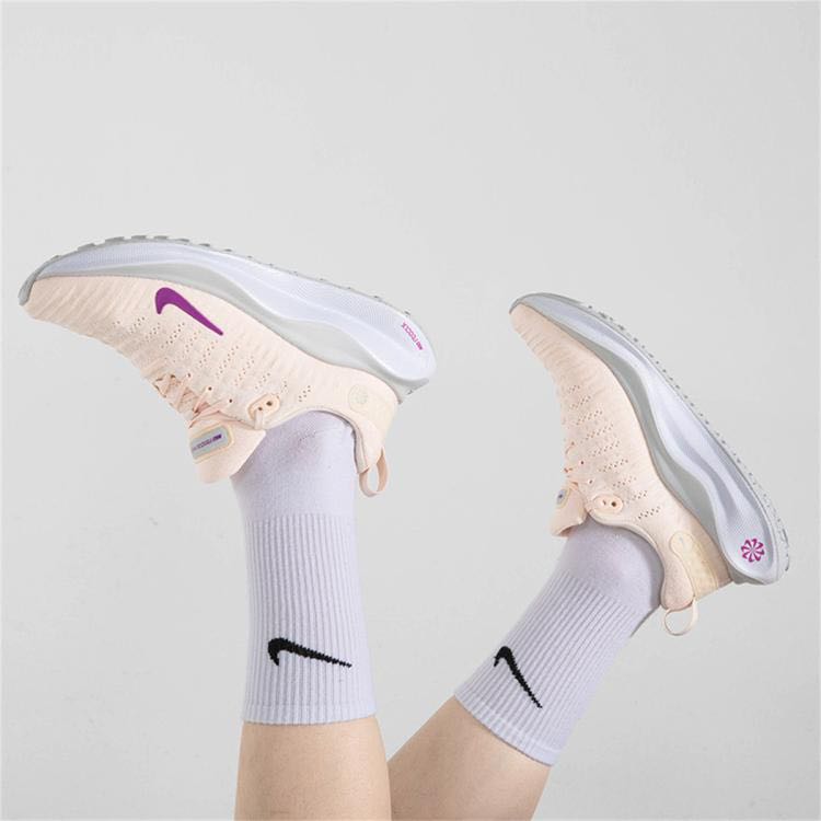 NIKE 耐克 ZOOMX INVINCIBLE低帮跑步鞋舒适耐磨女鞋户外健身运动鞋 596元