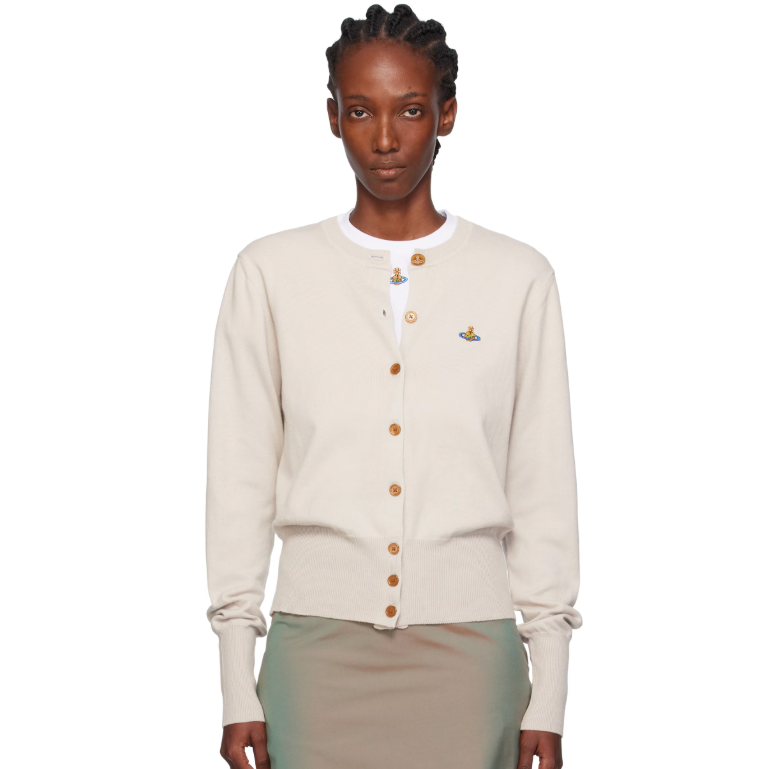 Jisoo同款！Vivienne Westwood Bea 奶油白羊毛开衫 6.5折 $328（约2323.26元）