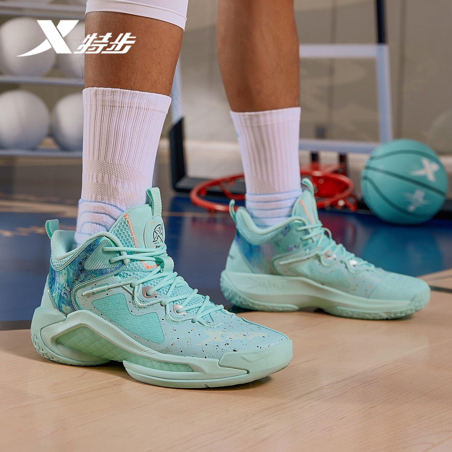 XTEP 特步 男鞋奇袭篮球鞋男夏新品舒适耐磨运动鞋高帮实战篮球鞋子 绿 43 15
