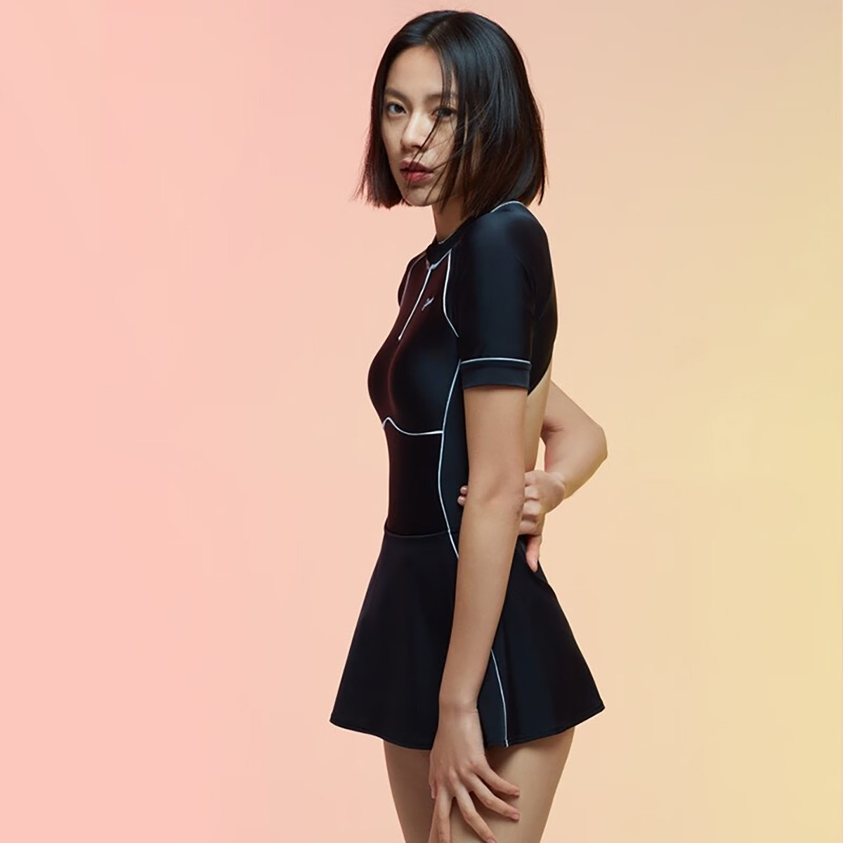 SPEEDO 女士連體裙擺泳衣泳裙 運動修身短袖游泳衣女顯瘦遮肚 ￥88