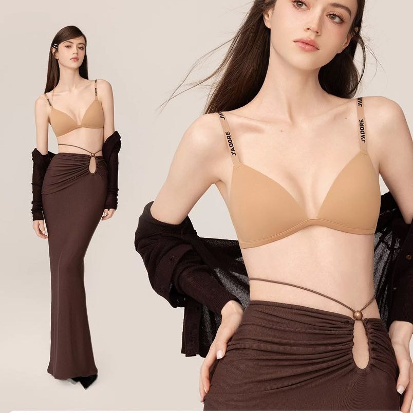 好奇蜜斯 粉底液法式内衣女夏薄大胸显小无痕三角杯无钢圈文胸罩肤 82.8元