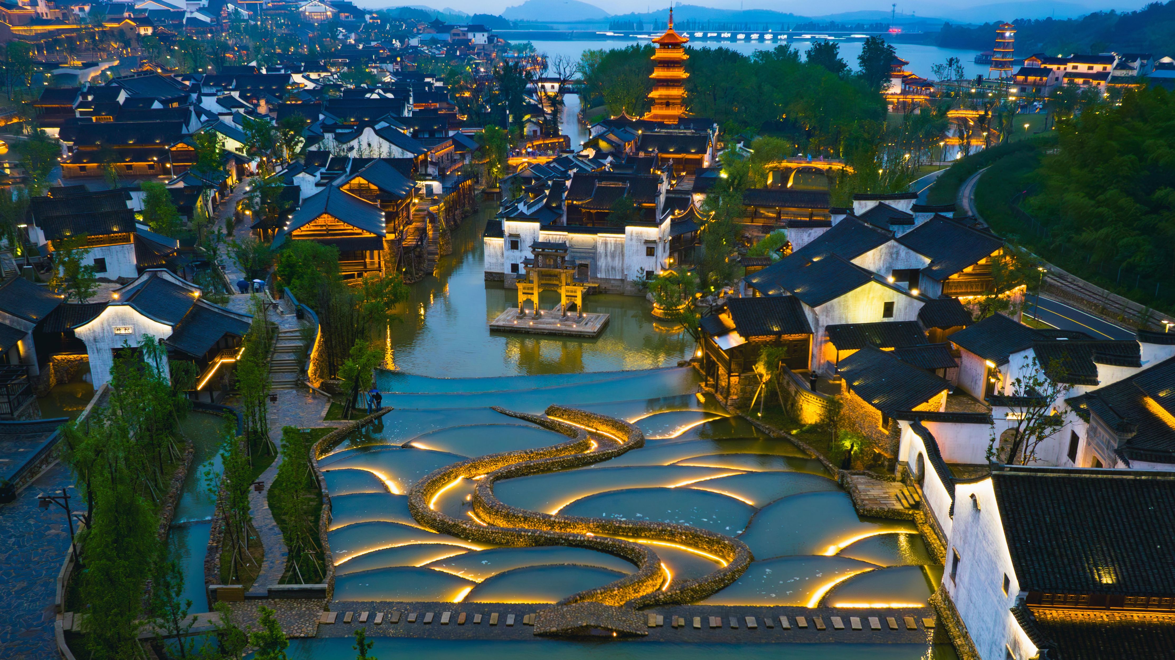 再降价：美团 宜兴窑厂度假酒店2晚 汤泉畅泡 双人窑湖小镇门票 接驳车 特