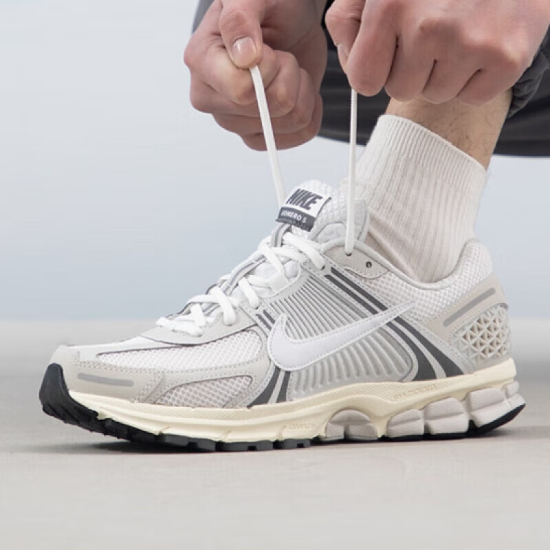 NIKE 耐克 ZOOM 男款休闲鞋 HF0731-007 658元(需用券)