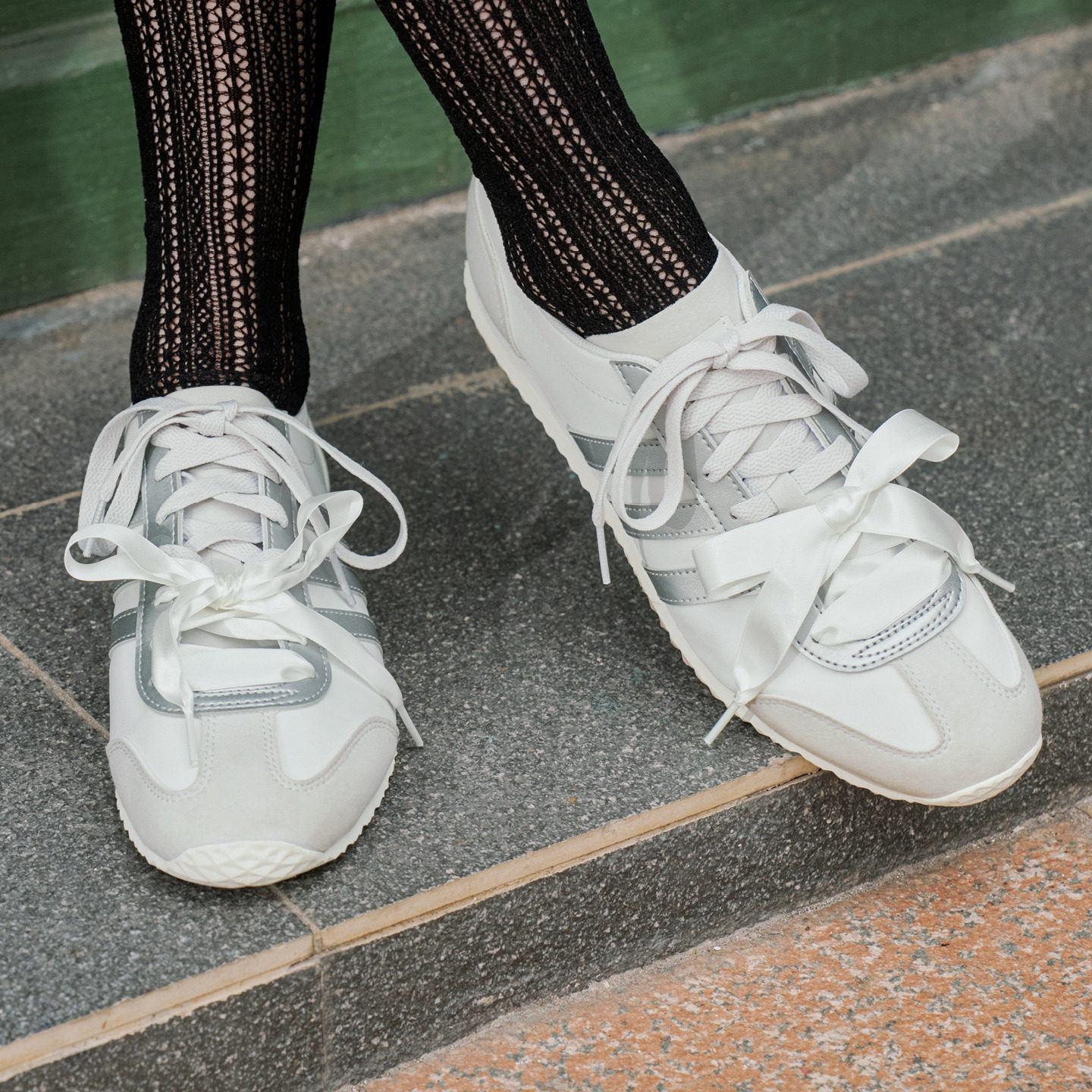 adidas VS JOG 2.0 男女款运动板鞋 259.05元（淘金币可抵6.8元起）