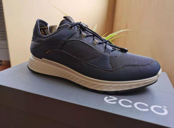 ECCO 爱步 Exostride突破系列 男士GTX防水系带运动鞋 835334616.24元（天猫旗舰店1599元）