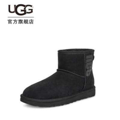 UGG 女士靴平底休闲纯色LOGO时尚短靴经典雪地靴 1108231 BLK 683.21元（需领券）