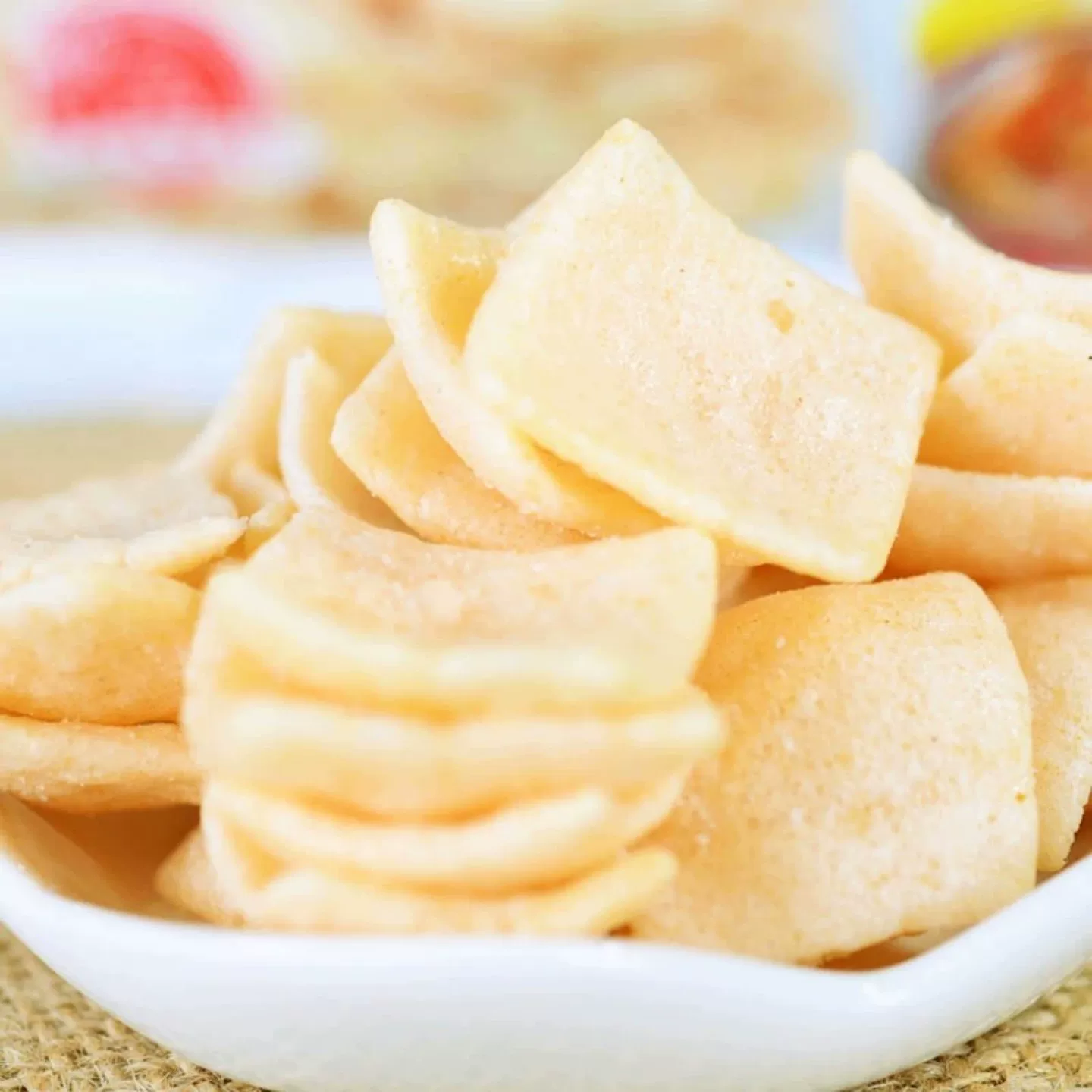 上好佳 鲜虾片虾条薯片洋葱圈生日零食大礼包小吃怀旧休闲食品批发 3.01元 - 86线报