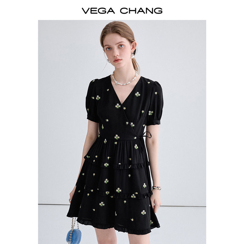 百亿补贴：VEGA CHANG 法式刺绣小黑裙 174.6元（需用券）