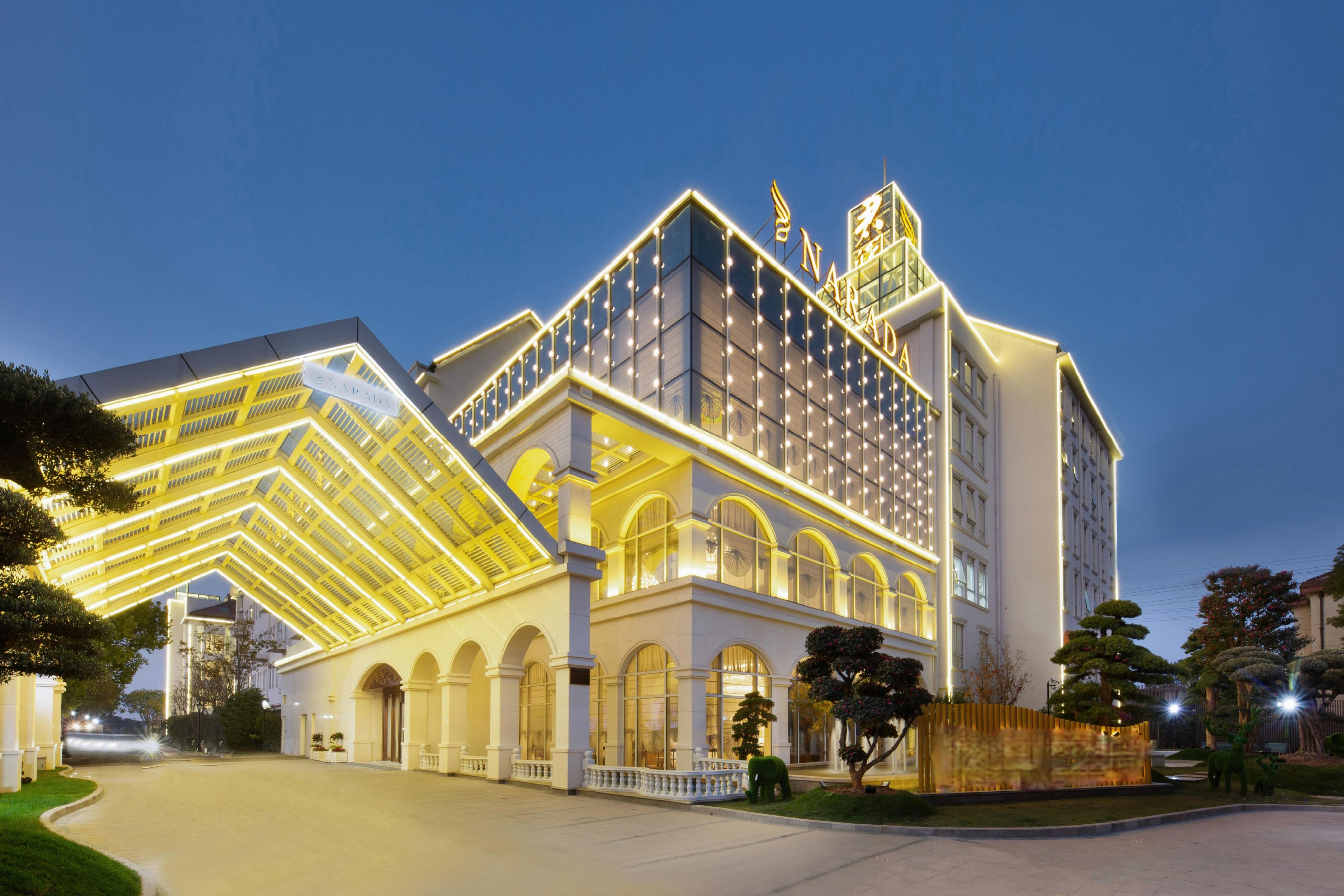 美团 上海君澜度假酒店2晚+迪士尼浦东机场川沙地铁站定点定时班车接送+室内童玩中心 原价1332元,现价899元