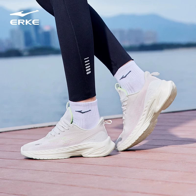 ERKE 鸿星尔克 跑步鞋男鞋2024年夏季复古休闲运动鞋子板鞋潮流运动女鞋 ￥79