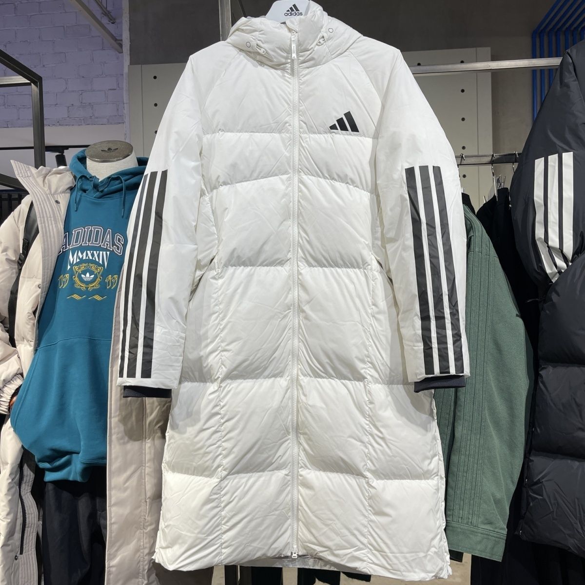 百亿补贴：adidas 阿迪达斯 男子羽绒服 JG3838 879元