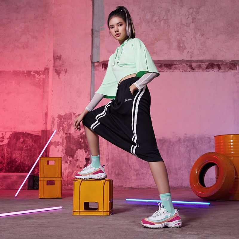 百亿补贴：SKECHERS 斯凯奇 D'LITES系列 女子休闲运动鞋 13146 147.6元