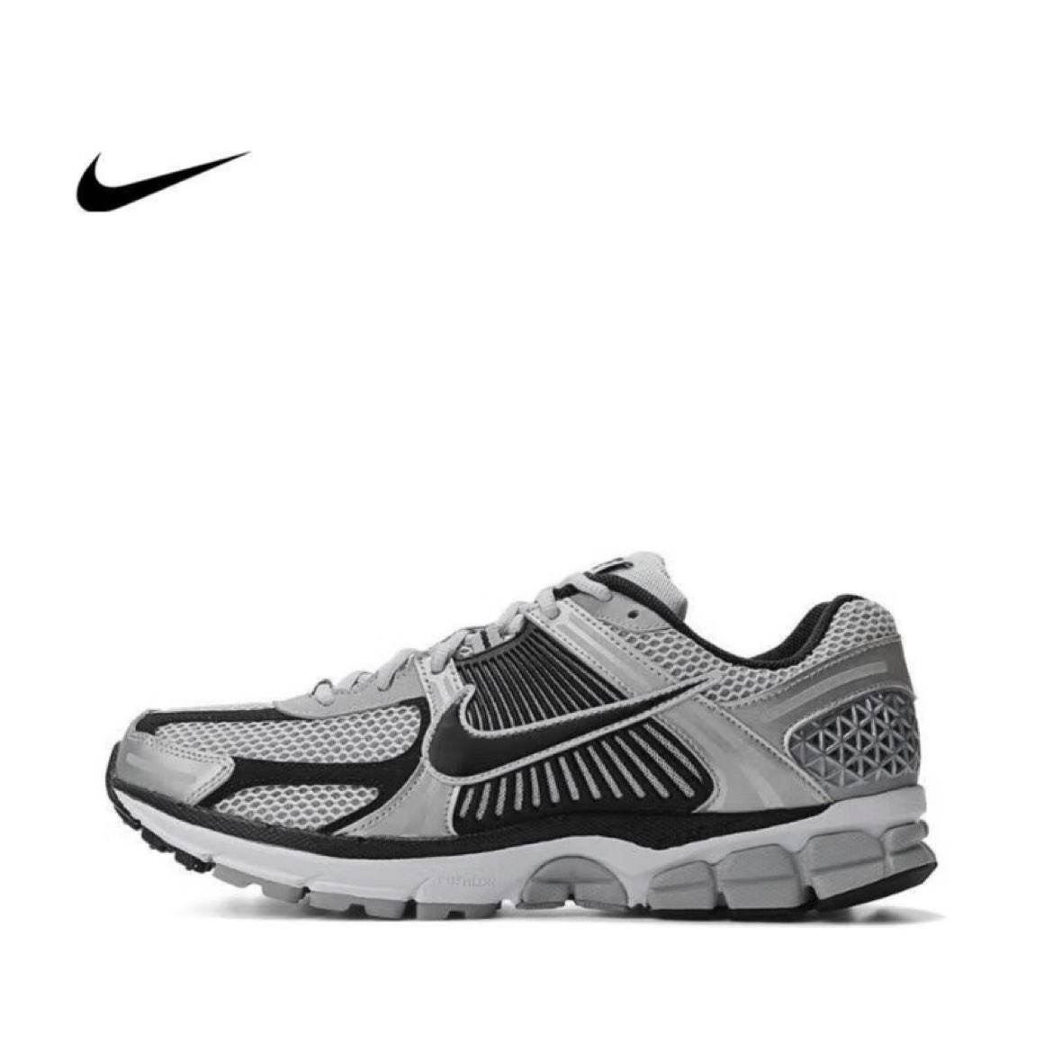 耐克NIKE【滔搏运动】男子NIKE ZOOM VOMERO 5板鞋 519.5元（需领券）