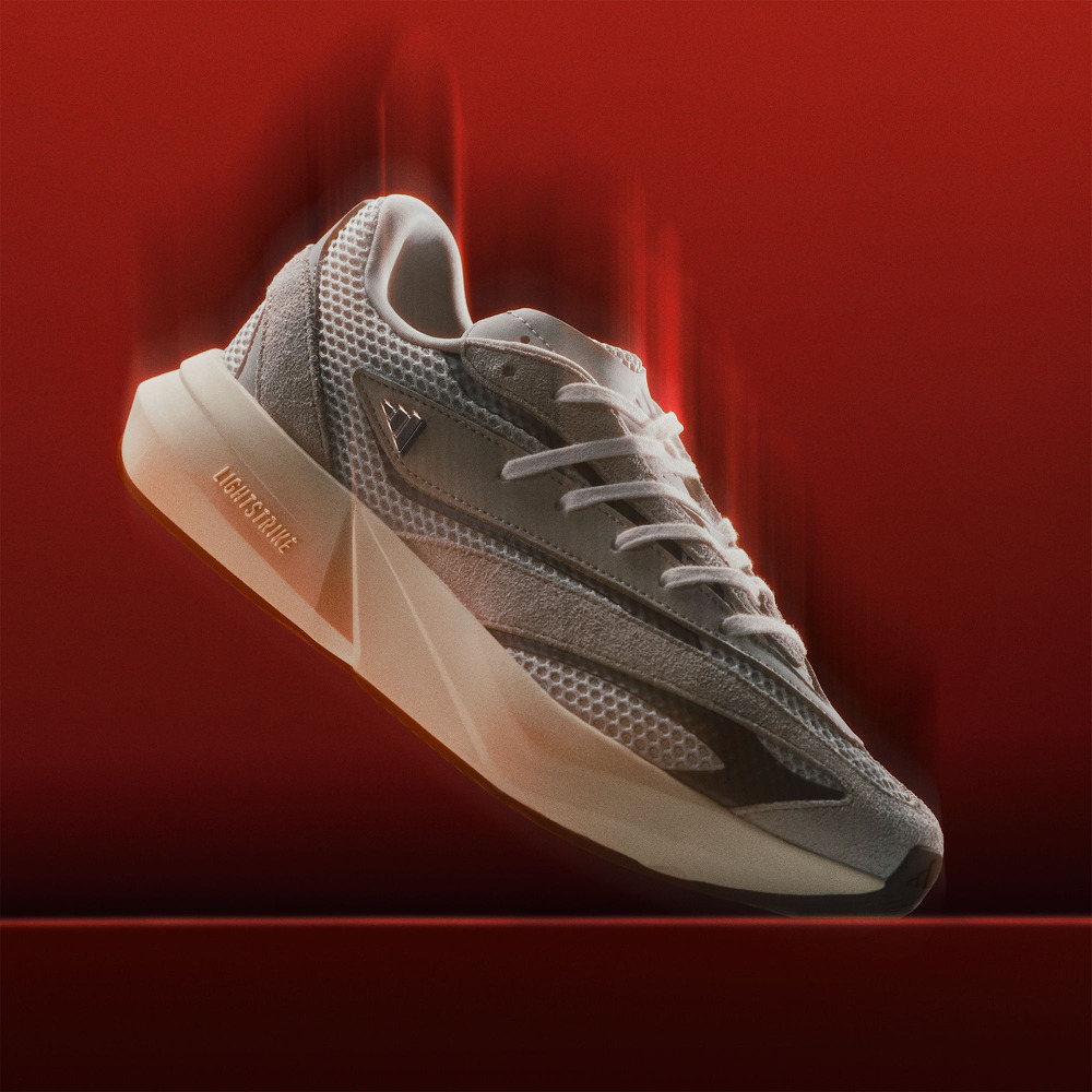 adidas 阿迪达斯 LIGHTBLAZE 女款跑步鞋 2025Q1-NJG59 379元