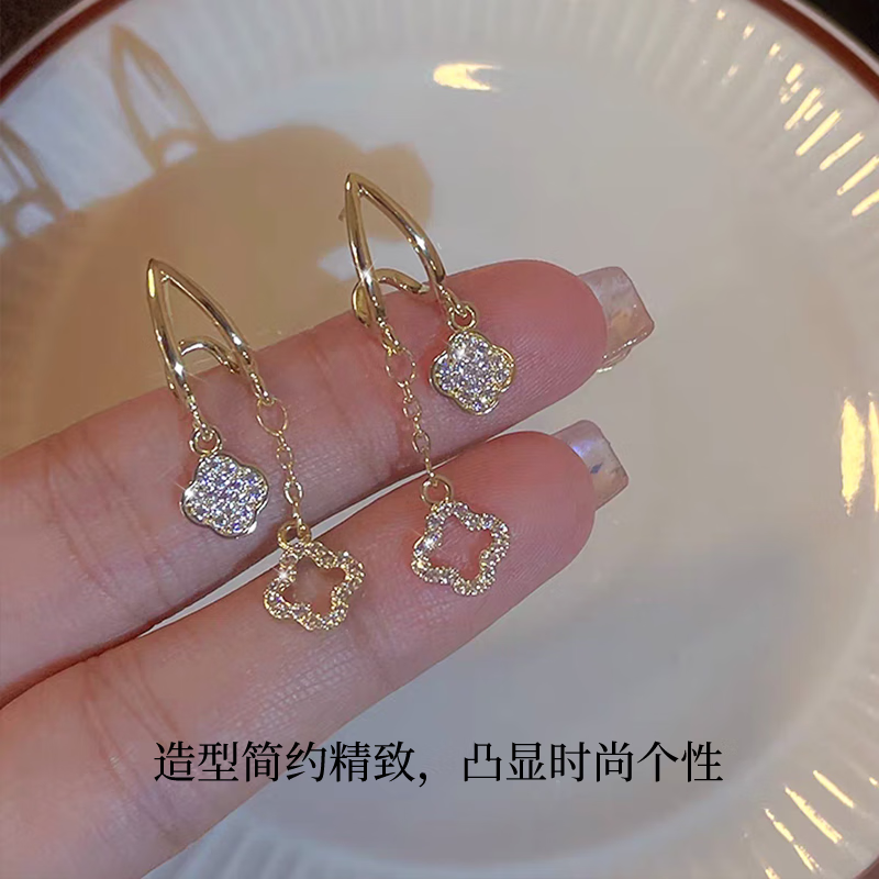 KRISTEN JUDI 四叶草流苏耳环 59元