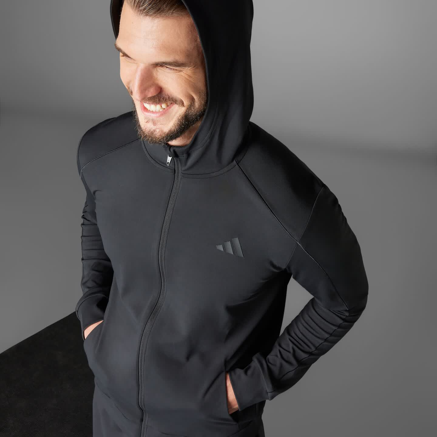 adidas 男款运动外套 199元（需用券）