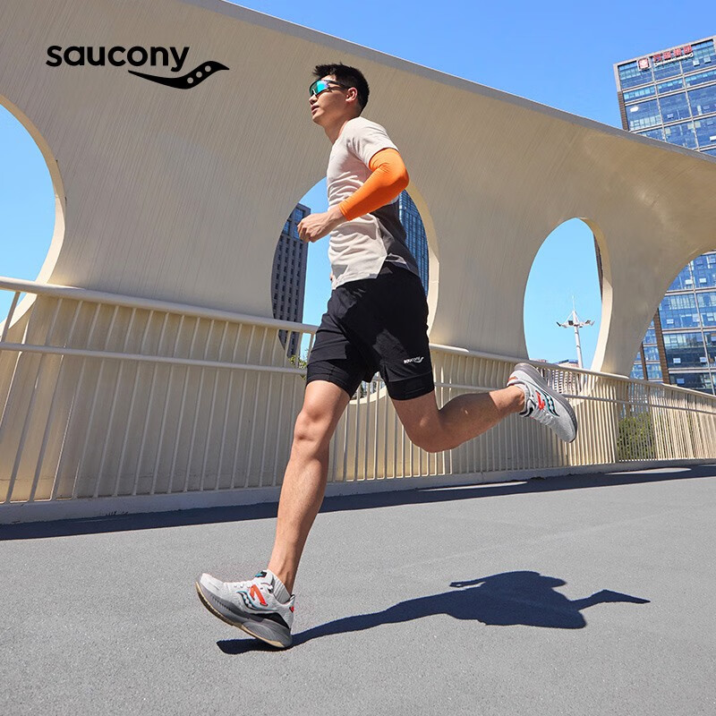 saucony 索康尼 向导16 男子跑鞋 S20810 599元