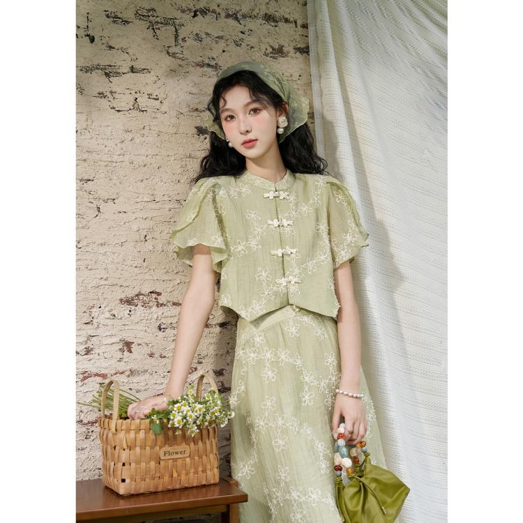 谜秀 024夏季新中式国风绿色设计感盘扣上衣高腰半裙（需单拍） 133.2元
