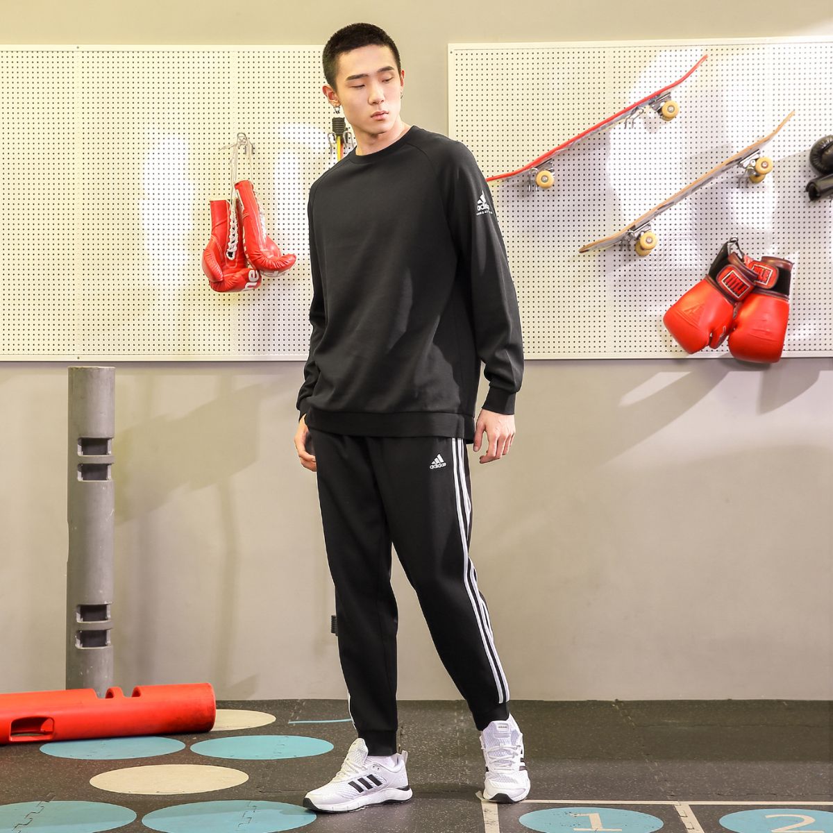 adidas 阿迪达斯 情侣款运动圆领卫衣针织长袖圆领男士卫衣春秋 179元