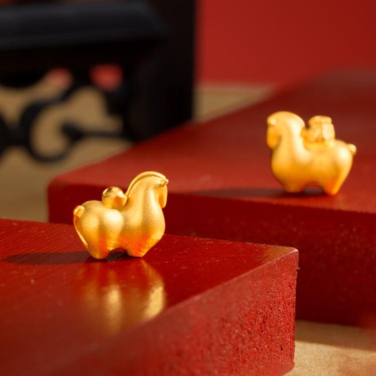 梦金园 黄金转运珠 元宝小马 734元（这个太好看了！）