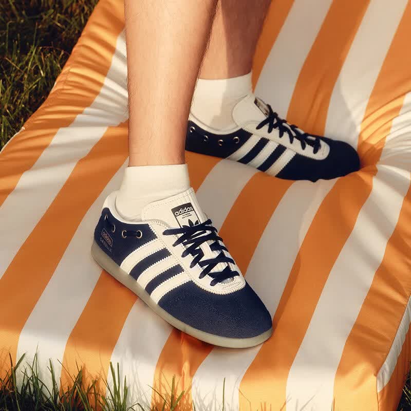 adidas 三叶草男女GAZELLE低帮百搭复古运动休闲鞋KZ9558 439元（需用券）