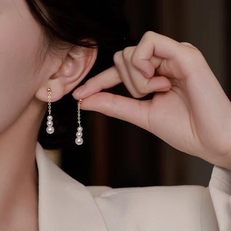 依美丽 三颗珍珠高级感法式耳钉小众设计感温柔金色耳环气质港风 16.88元（