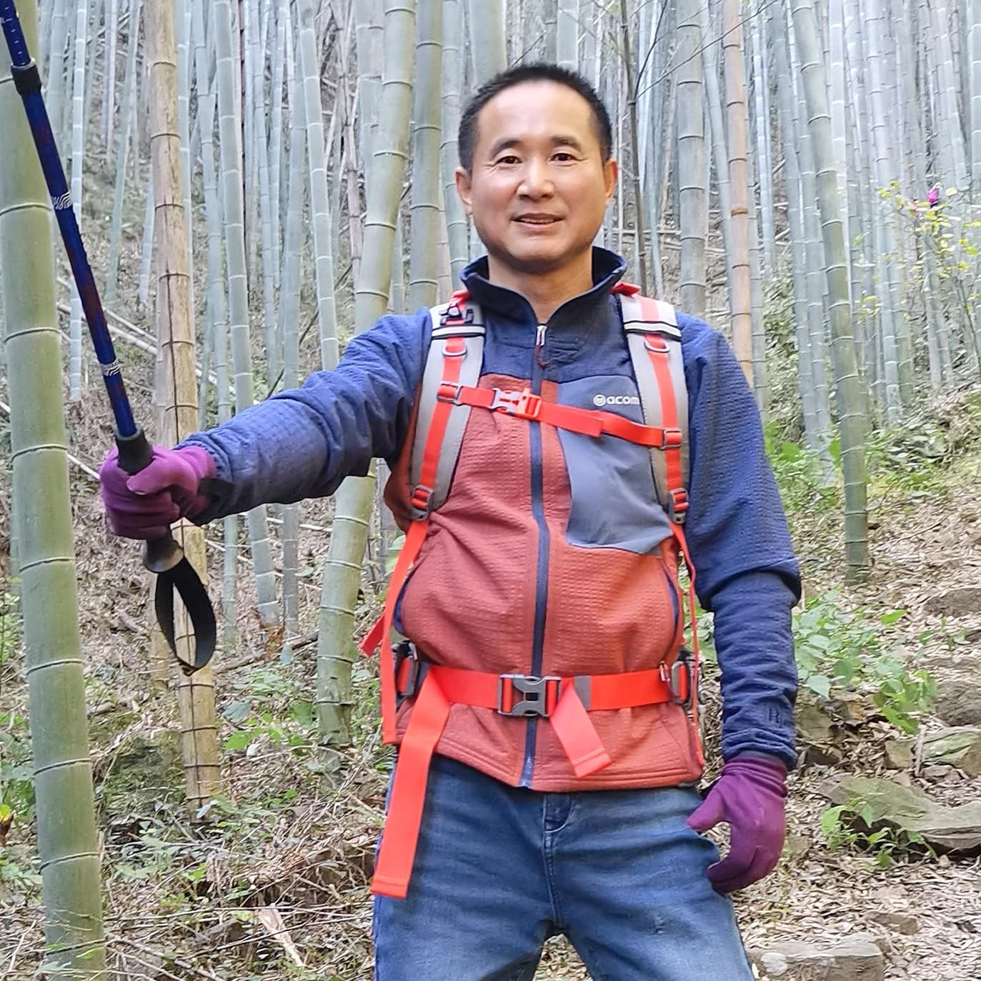acome 软壳加绒防风防泼水春秋冬男士立领保暖外套户外休闲抓绒衣 135元
