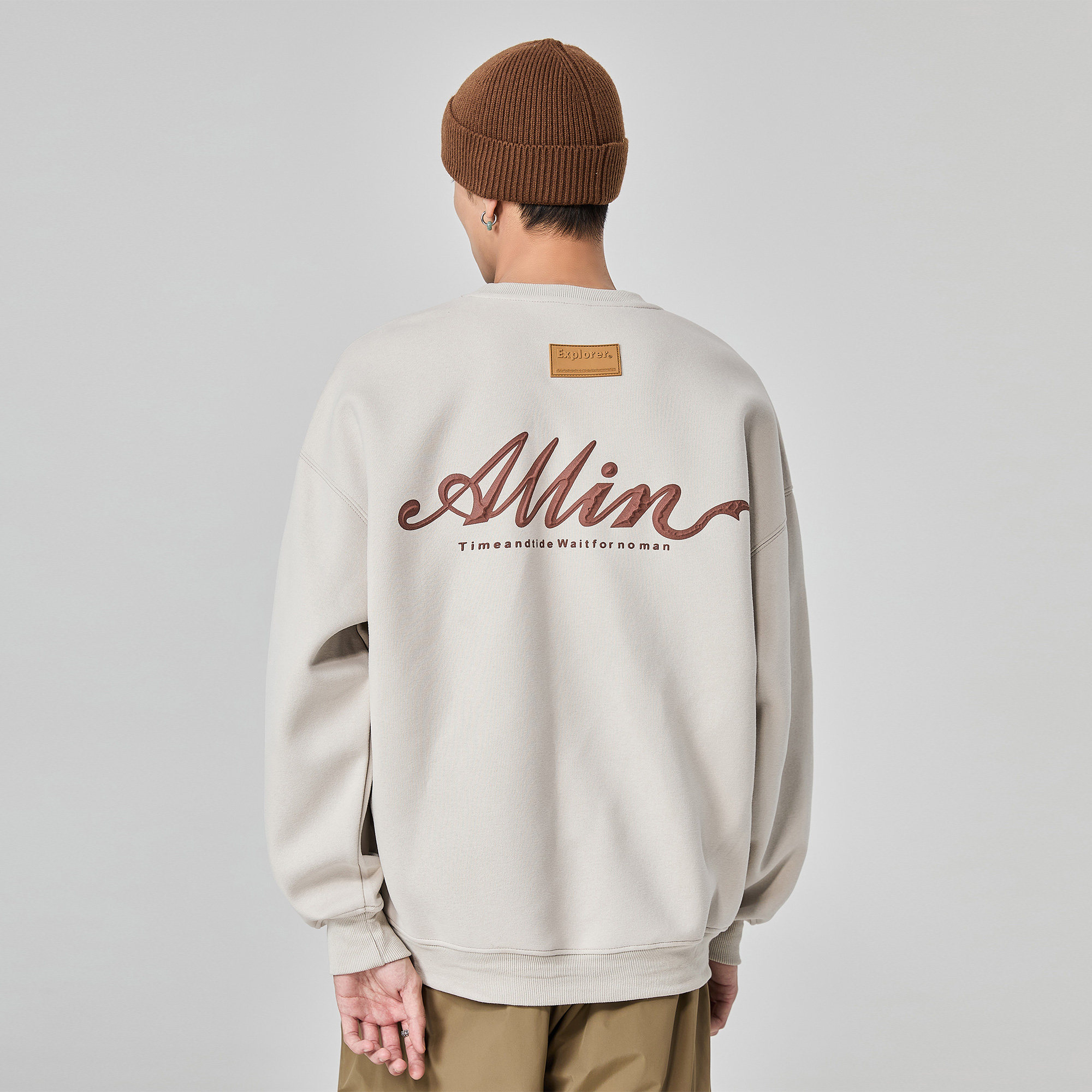 移动端：all in 男士圆领卫衣 AGW5406 107元（淘金币可抵1.19元起）