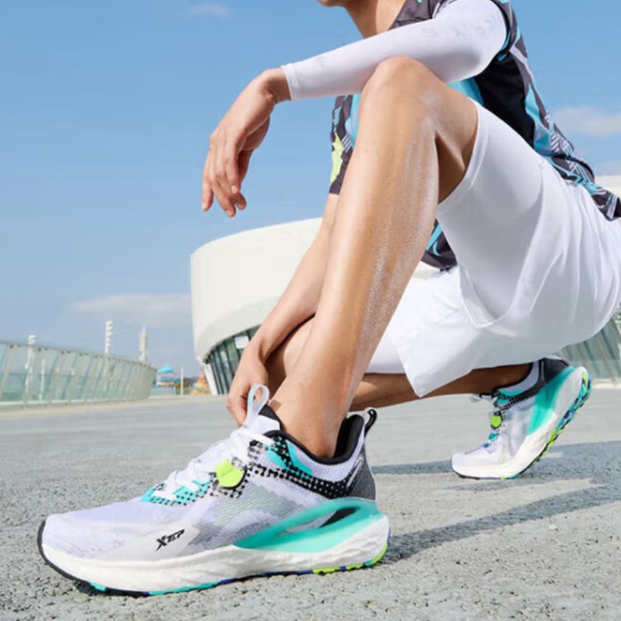 PLUS会员:特步 男鞋 动力巢科技夏季透气跑步运动休闲鞋 96.81元（需领券、需