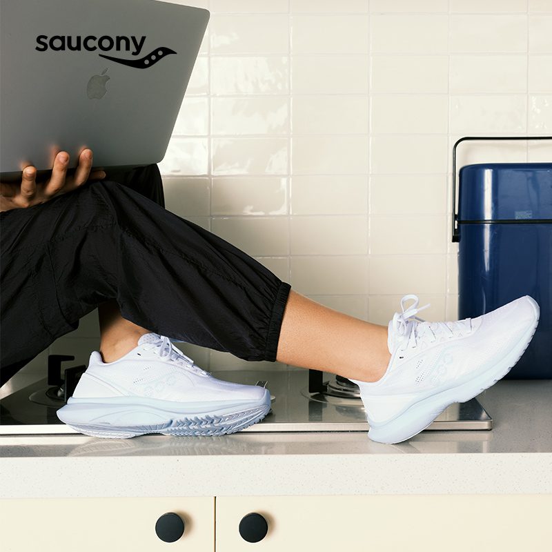 saucony 索康尼 KINVARA FORHER 她系列 女子休闲跑鞋 S18169 899元包邮