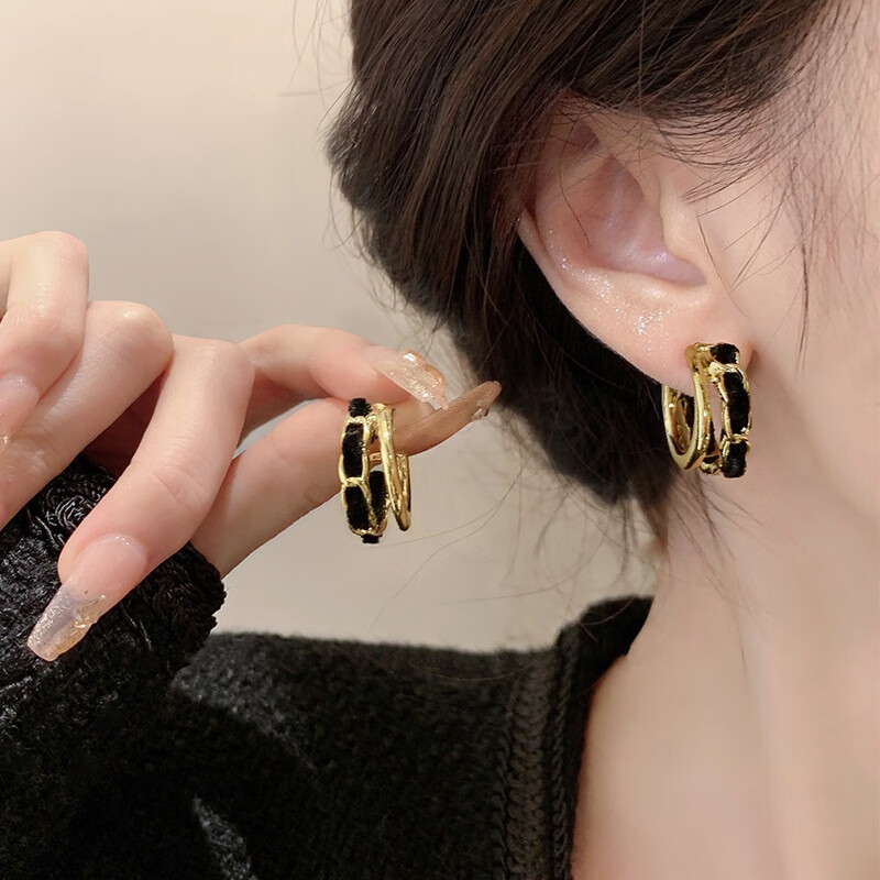 皮革耳圈女气质耳环银耳钉小众设计感高级耳饰 18.9元（需用券）