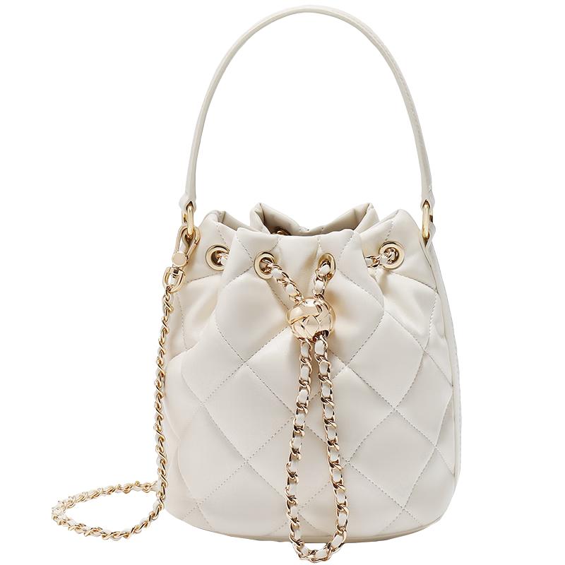 百丽 包包女2025秋季小香风单肩手提菜篮子水桶包X7403CX5 米色 F 399元（需用