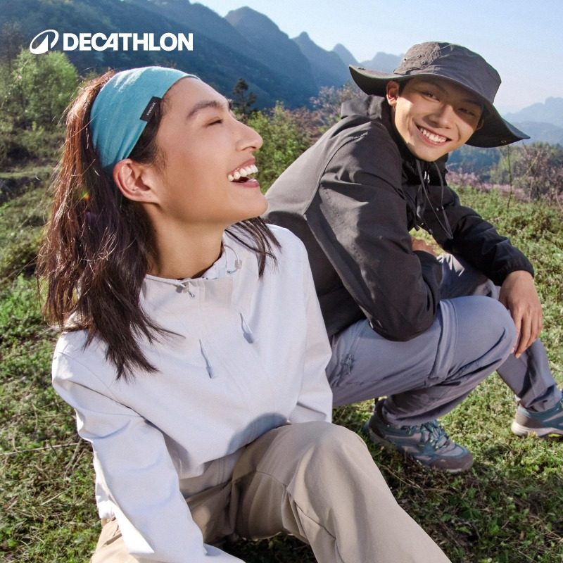 移动端：迪卡侬 MH150 女款连帽冲锋衣 2424933 349.9元（淘金币可抵14元起）