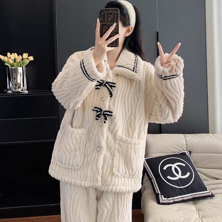 宝娜斯 法兰绒加厚居家服 小香风套装-白色 均码 39.9元（需用券）