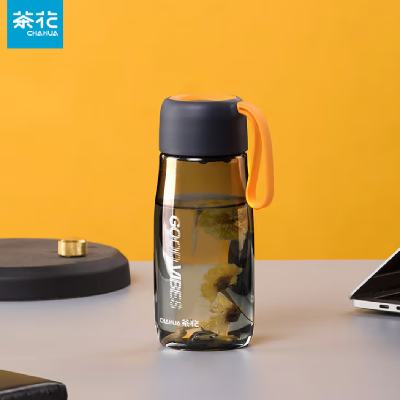 plus会员：茶花（CHAHUA）运动水杯夏季塑料水壶运动健身男女随手杯学生水杯带茶隔杯子 绿色 520ml 1个 8.22元