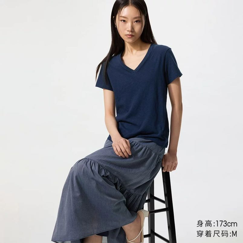 优衣库 女士竹节纱V领短袖T恤 483460 73元